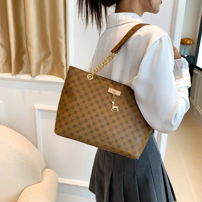 Bolso Elegante de Mujer tipo Tote - Gran capacidad, Diseñado premium con accesorios / ideal para uso diario y oficina.