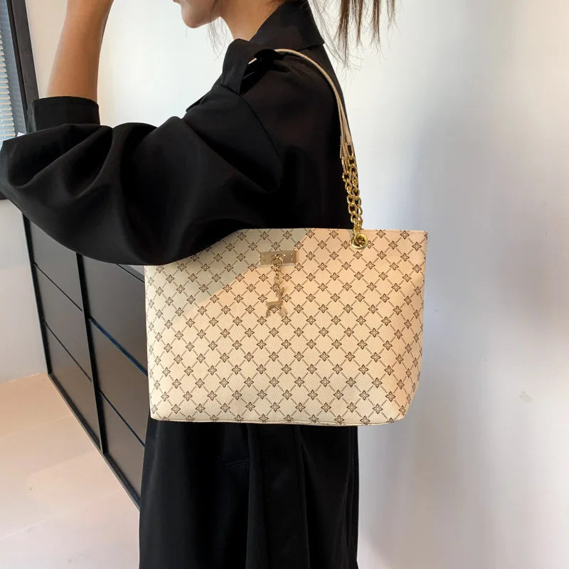 Bolso Elegante de Mujer tipo Tote - Gran capacidad, Diseñado premium con accesorios / ideal para uso diario y oficina.